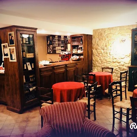Il Peschio 住宿加早餐酒店 佩斯科克斯坦佐